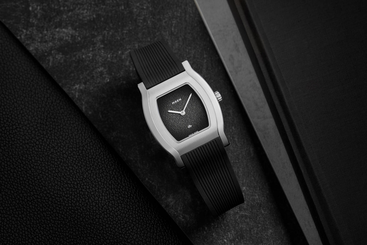 Grand Tonneau Ultra-Thin MNL.04 Black Fumé on its rubber strap