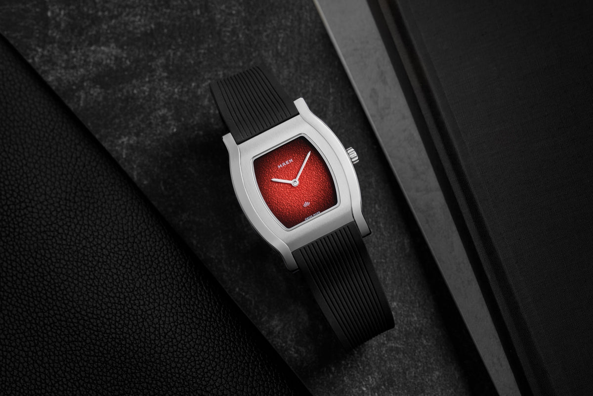 Grand Tonneau Ultra-Thin MNL.05 Lava Red Fumé on its rubber strap