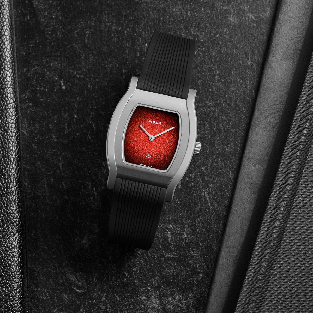 Grand Tonneau Ultra-Thin MNL.05 Lava Red Fumé on its rubber strap, seen from above