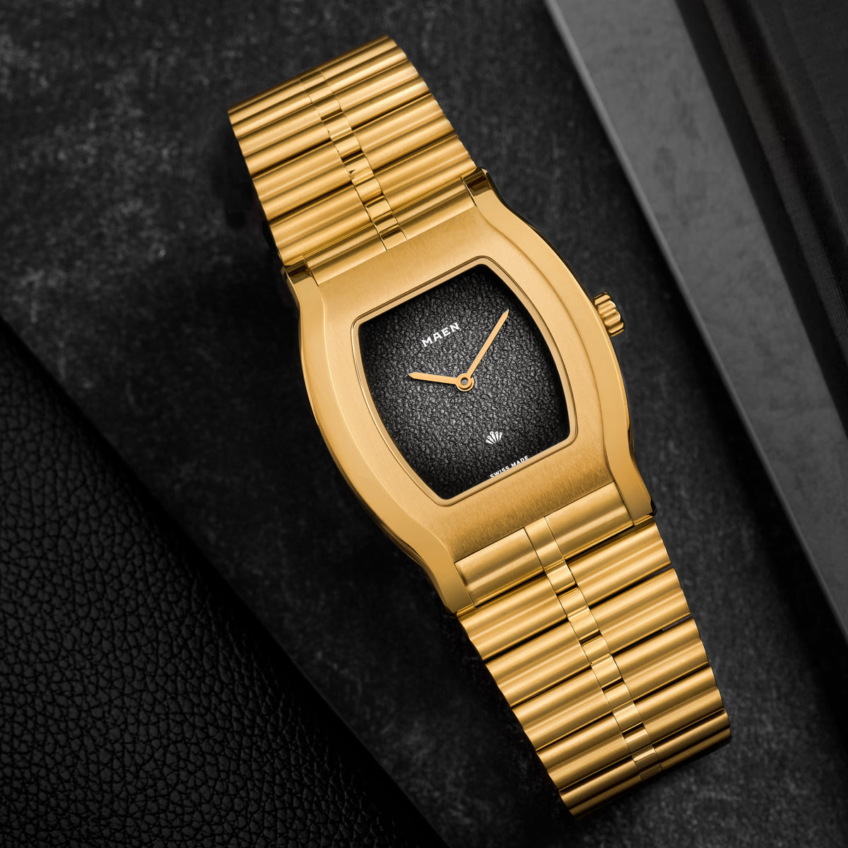 Grand Tonneau Ultra-Thin MNL.06 Black Fumé, gold-plated case on the gold bamboo bracelet