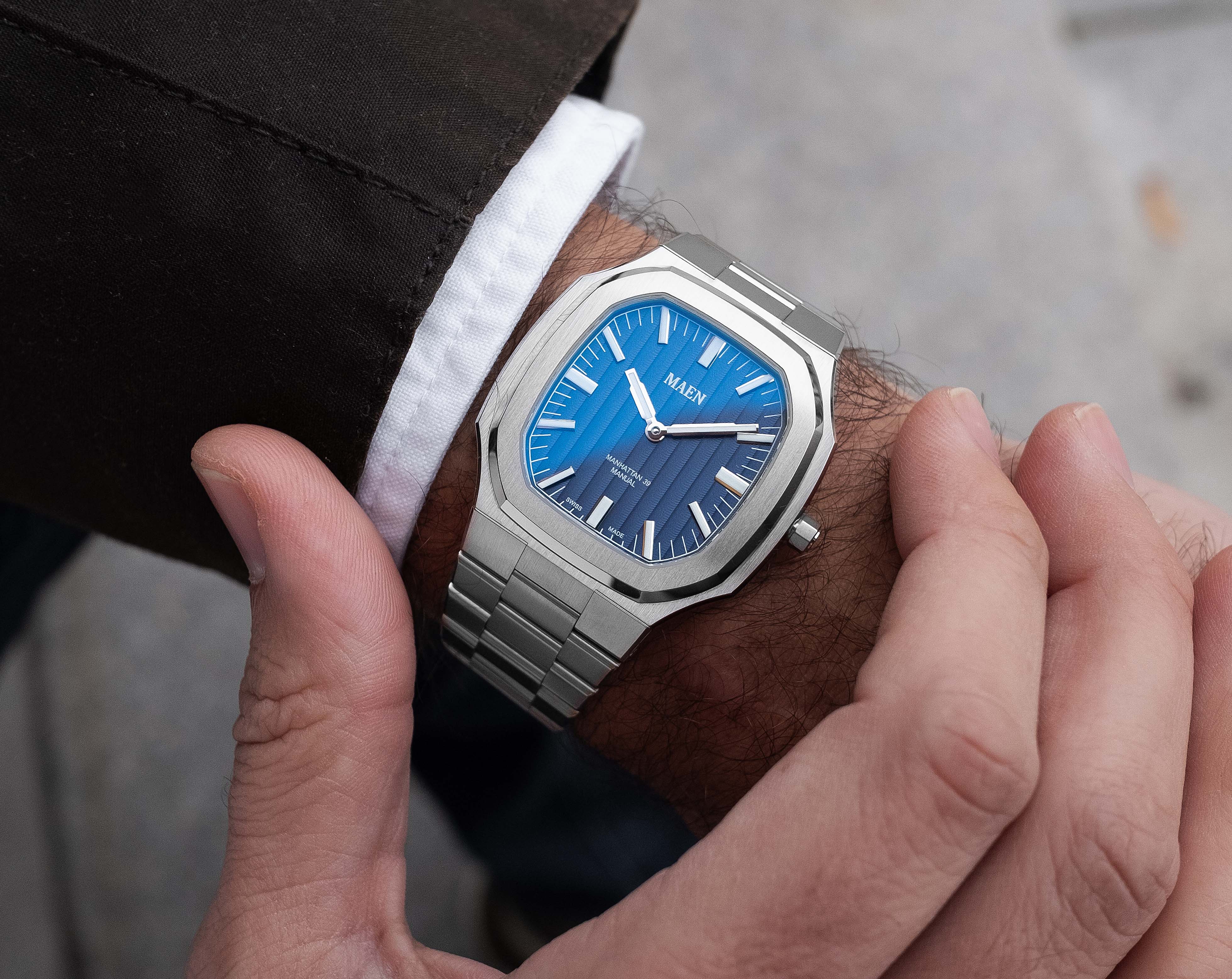 Nouveauté chez Patek....CUBITUS - Page 2 IMG03_copy_2_f9610f2a-0281-4633-aab1-f8d1b163702f